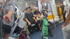 中国孕妇地铁上被逼让座还